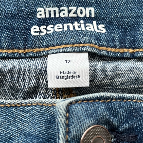3/$20 Amazon Essentials Women's Denim Short - Picture 3 of 4